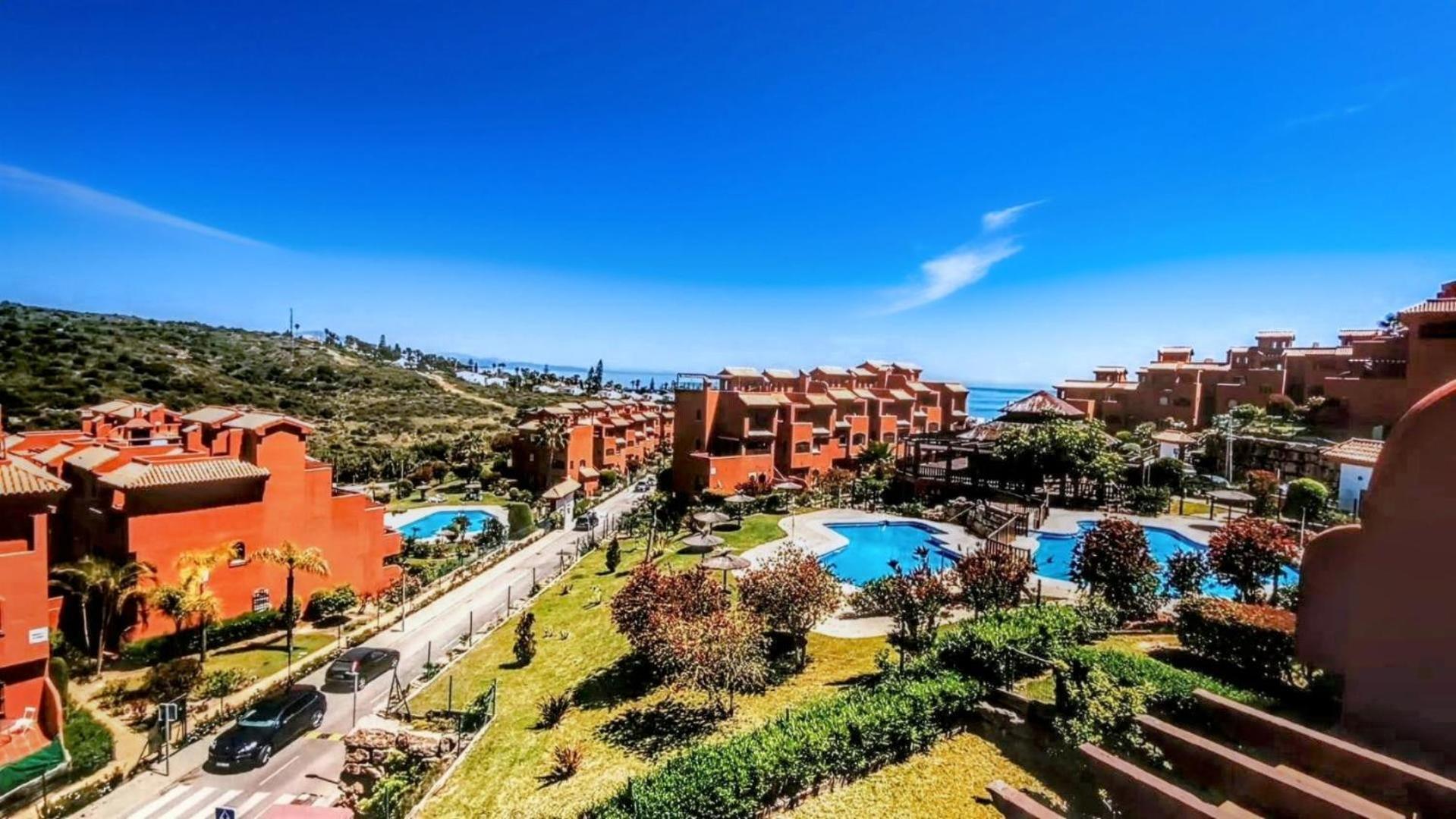 Sea View Penthouse Apartment With Hot Tub - Casa Bella Vista, Buenas Noches , Estepona Ngoại thất bức ảnh